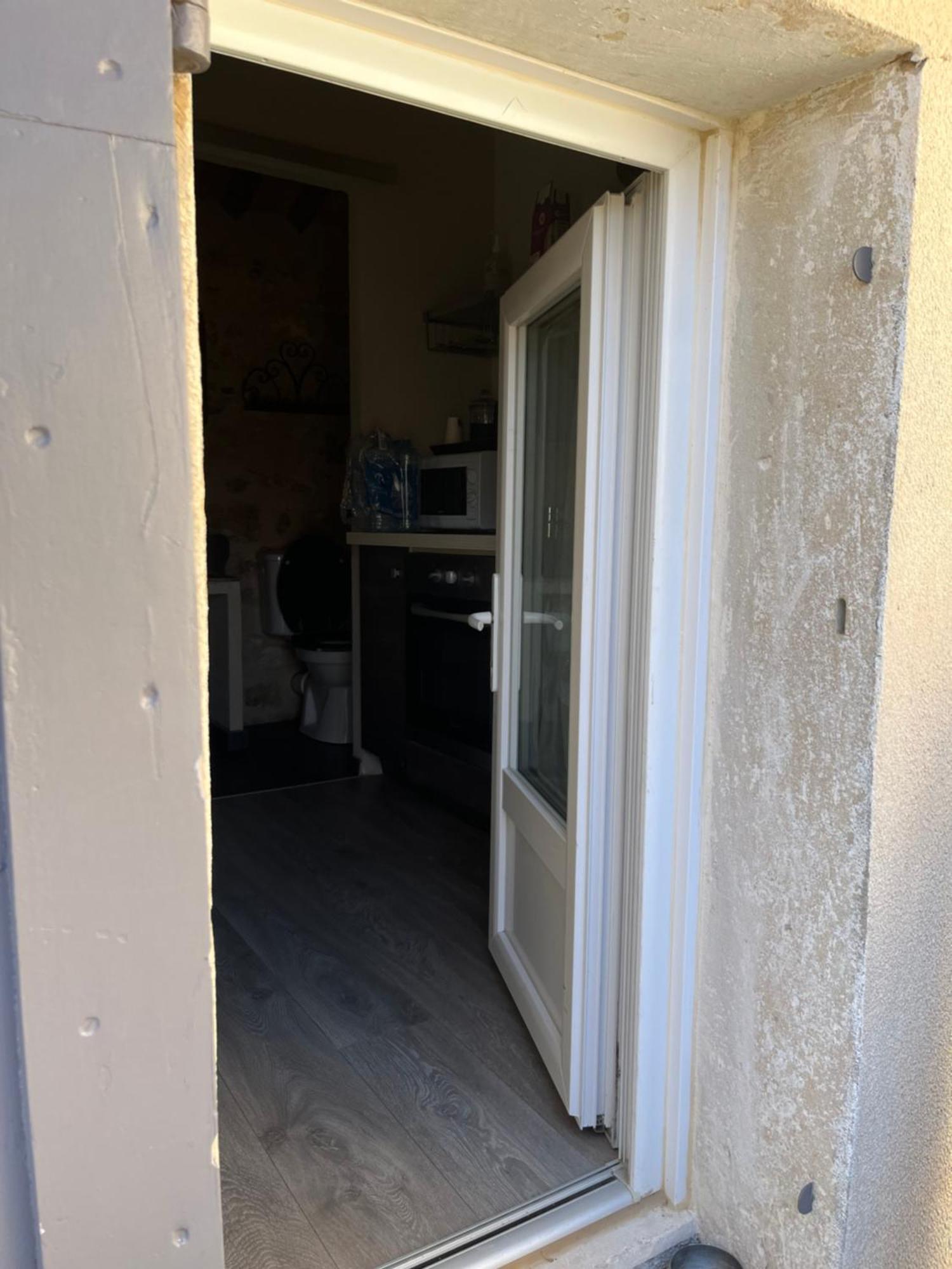 Petit Studio Le Pigeonnier A 5 Mn De Lourmarin Puyvert ภายนอก รูปภาพ