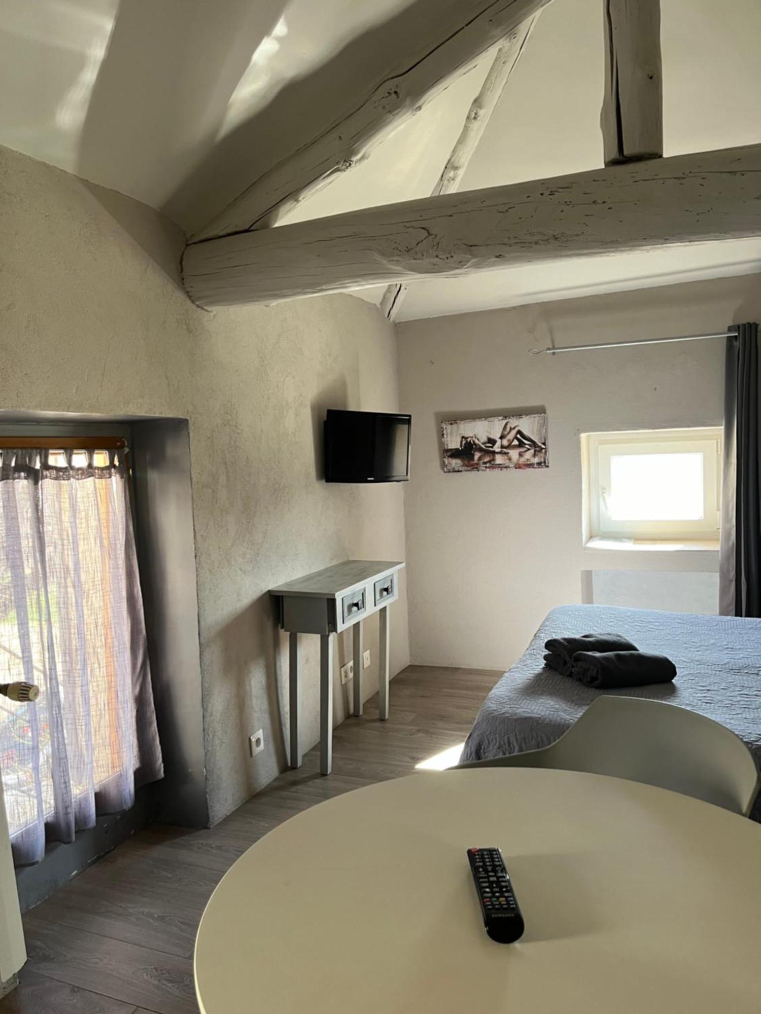 Petit Studio Le Pigeonnier A 5 Mn De Lourmarin Puyvert ภายนอก รูปภาพ