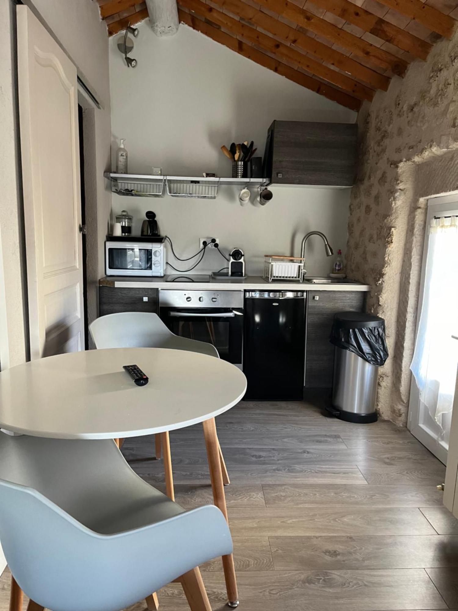 Petit Studio Le Pigeonnier A 5 Mn De Lourmarin Puyvert ภายนอก รูปภาพ
